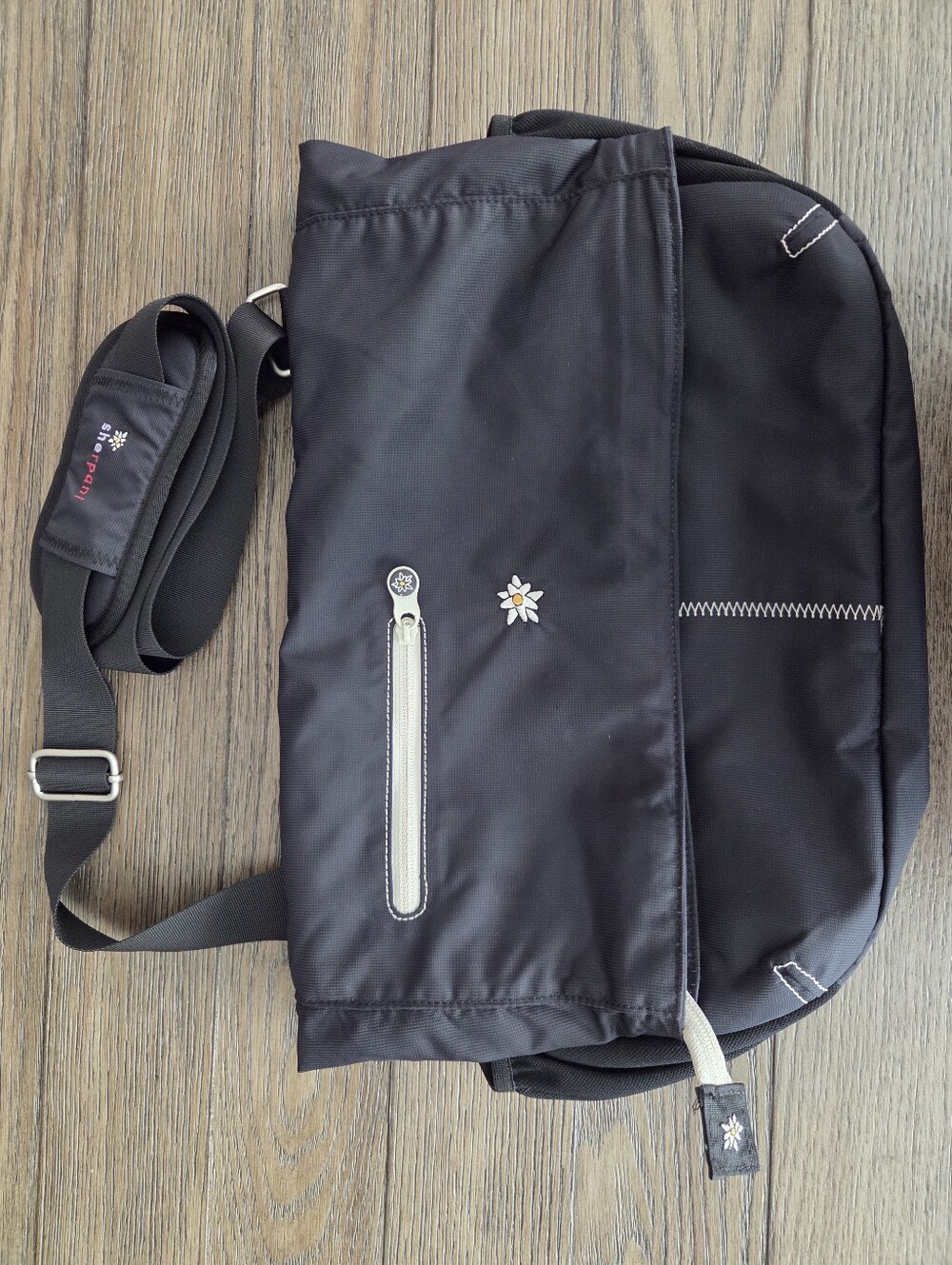 Sherpani Black "Dash" Laptop Messenger Crossbody Bag